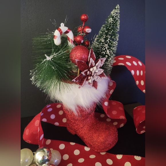 Santa's 🎅 Red Boot & FuR Candy 🍭 Cane Display ~`• - Picture 1 of 5